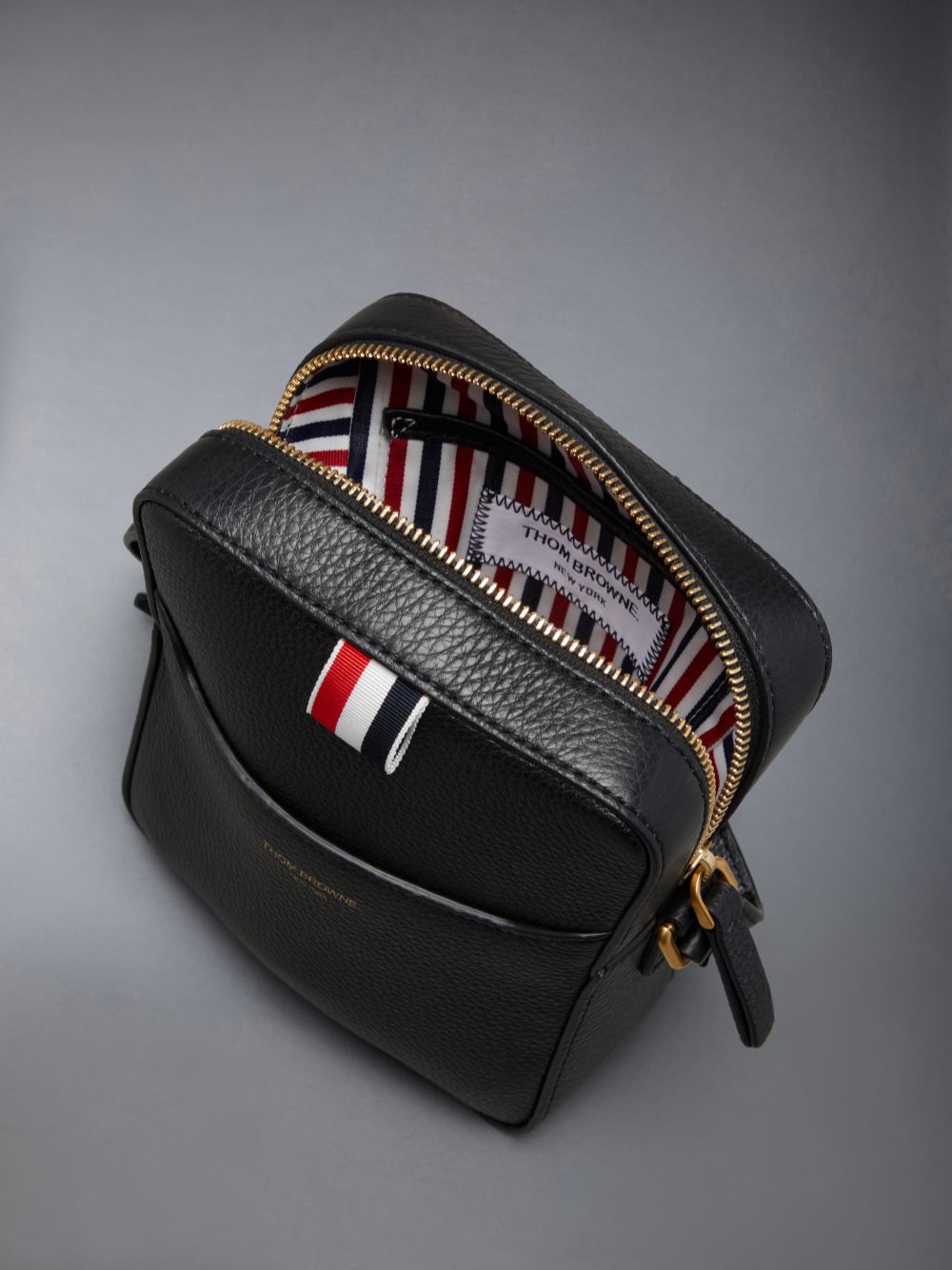 Bolsas De Herramientas Thom Browne Soft Pebble Grain 4-Bar Vertical Camera Mujer Negras | DCV79Z60270