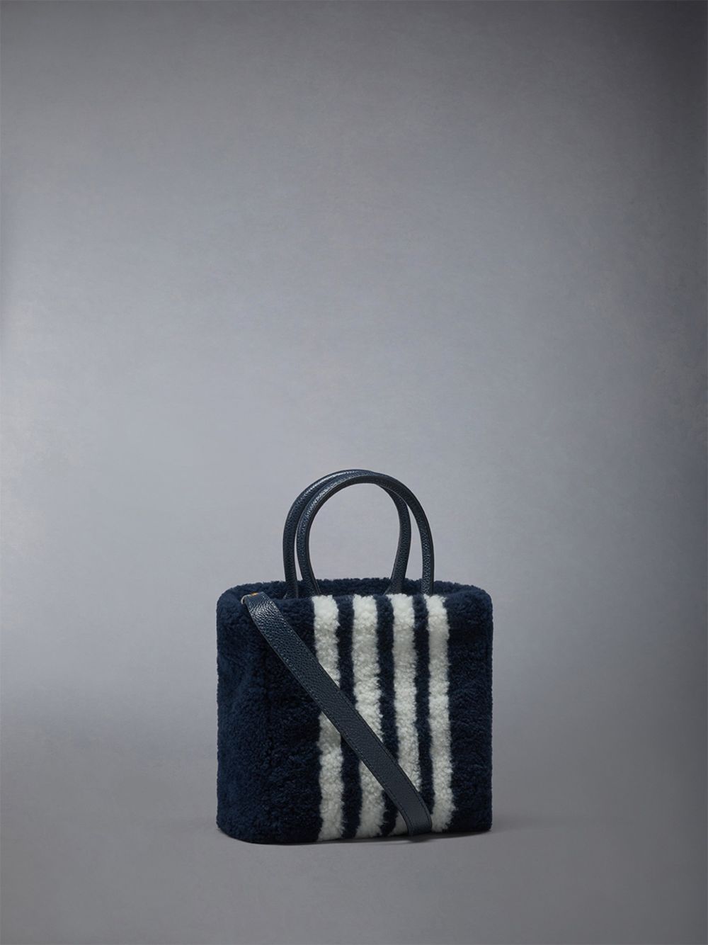Bolso Tote Thom Browne Small Book W/ Intarsia 4bar in Curly Merino Shearling Mujer Azules | LLZ55T05998