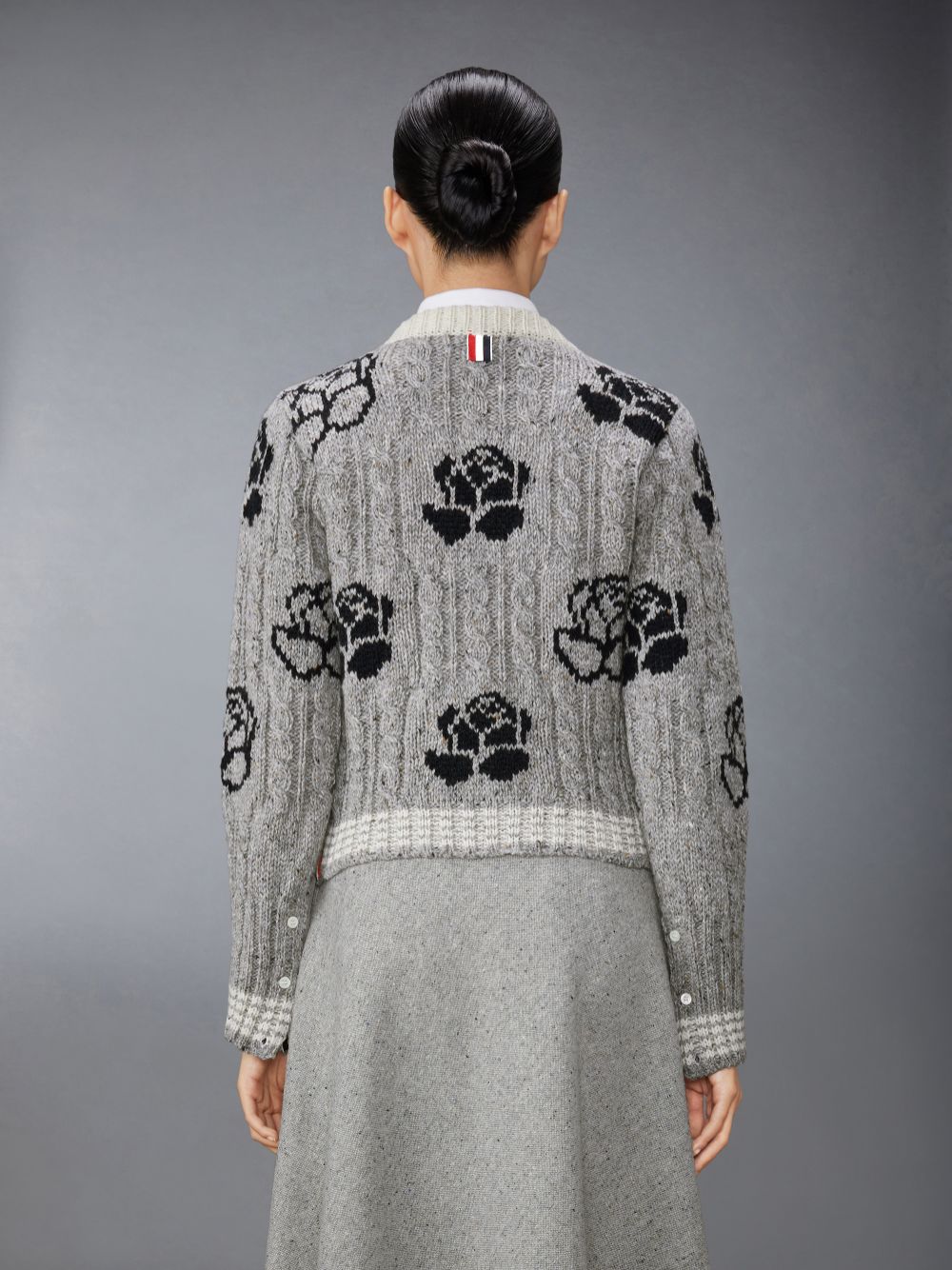 Cárdigan Thom Browne Donegal Cable Check and Rose Cropped Crew Neck Mujer Gris | JPA68E69576