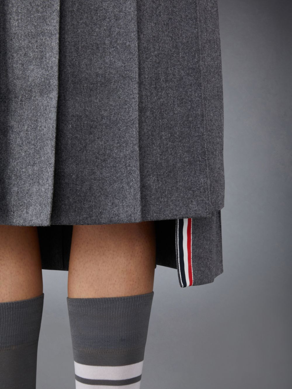 Falda Thom Browne Flannel 4-Bar Pleated Midi Mujer Gris | DOK99J01368