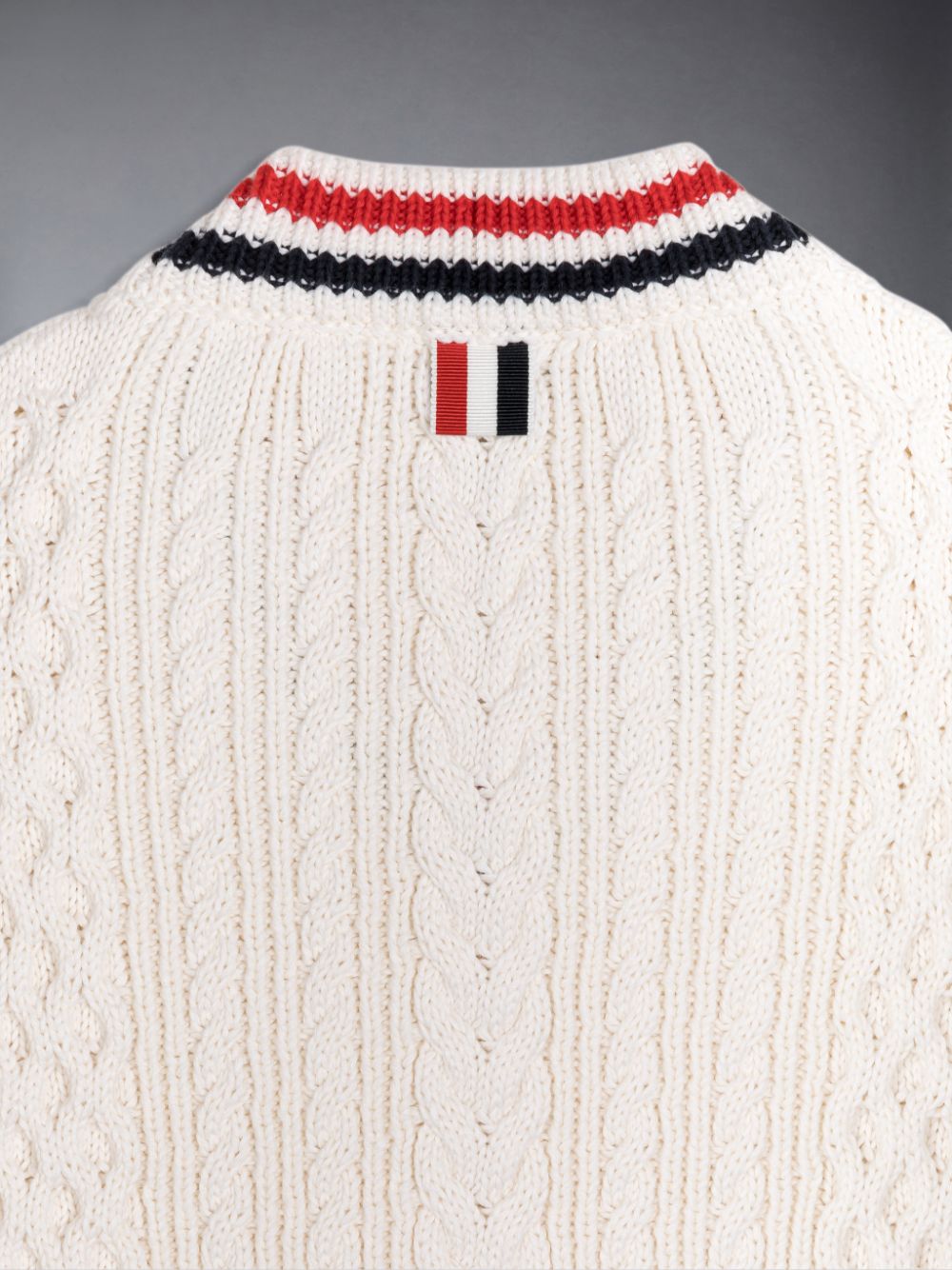 Pullover Thom Browne ARAN CABLE CRICKET STRIPE V-NECK Niño Blancas | VHT18X75917